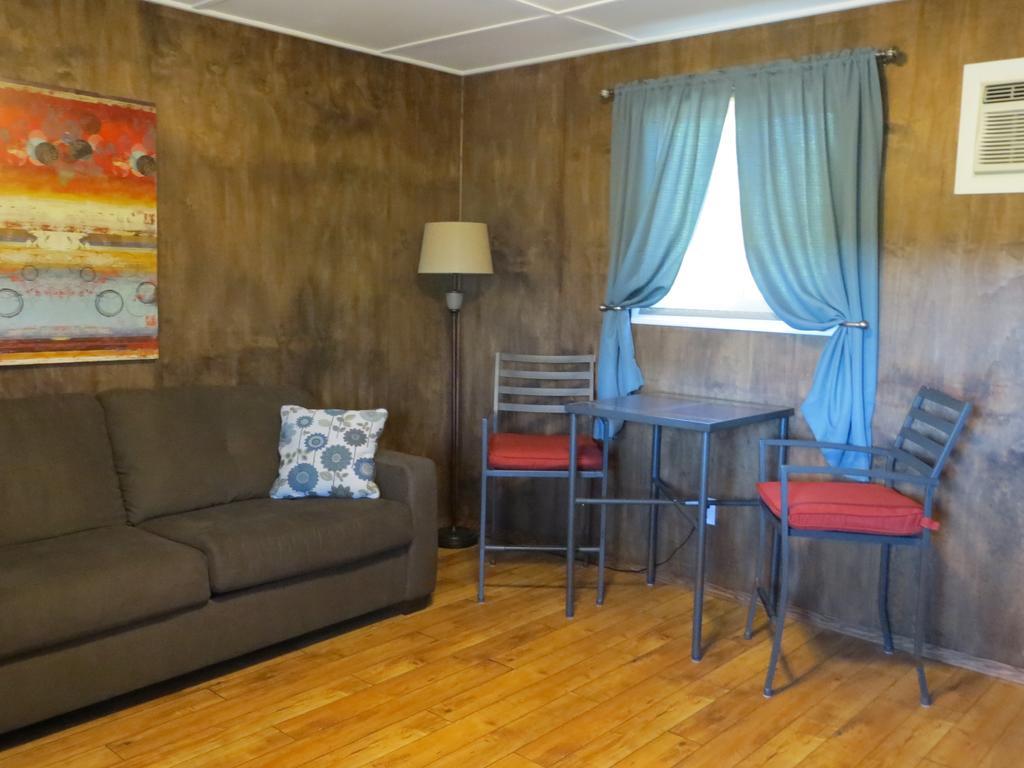 Orchard View Bed And Breakfast Moose Jaw Bagian luar foto