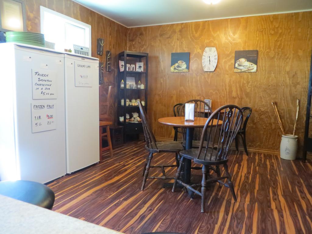 Orchard View Bed And Breakfast Moose Jaw Bagian luar foto