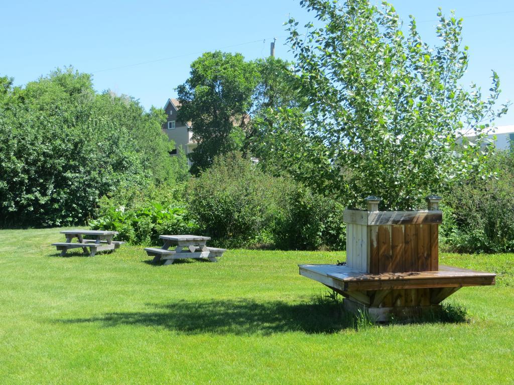Orchard View Bed And Breakfast Moose Jaw Bagian luar foto